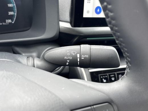 Toyota C-HR 2.0 Plug-in Hybrid 220 Executive **GEHEUGENSTOEL/ DODEHOEK DETEECTIE/ JBL AUDIO** ActivLease financial lease