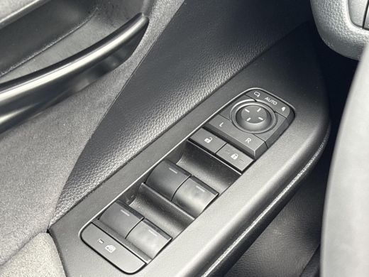 Toyota C-HR 2.0 Plug-in Hybrid 220 Executive **GEHEUGENSTOEL/ DODEHOEK DETEECTIE/ JBL AUDIO** ActivLease financial lease