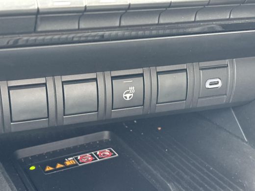 Toyota C-HR 2.0 Plug-in Hybrid 220 Executive **GEHEUGENSTOEL/ DODEHOEK DETEECTIE/ JBL AUDIO** ActivLease financial lease