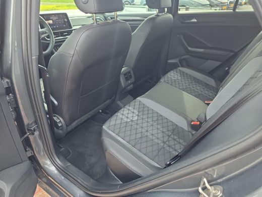 Volkswagen T-Roc 1.5 TSI R-Line Edition | 150Pk | Automaat |Keyless | Elec. A Klep | 18" LMV | ActivLease financial lease
