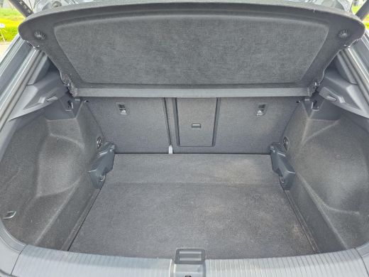 Volkswagen T-Roc 1.5 TSI R-Line Edition | 150Pk | Automaat |Keyless | Elec. A Klep | 18" LMV | ActivLease financial lease