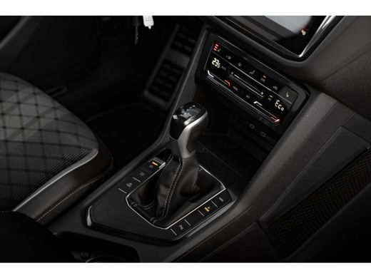 Volkswagen Tiguan 1.4 TSI eHybrid 245pk R-Line | Panoramadak | Trekhaak | 20" | Stoel & Stuurverwarming | Navigatie ActivLease financial lease