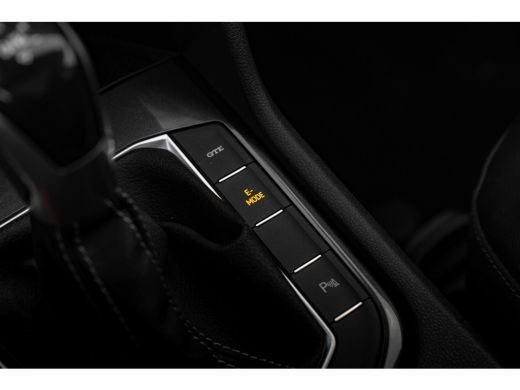 Volkswagen Tiguan 1.4 TSI eHybrid 245pk R-Line | Panoramadak | Trekhaak | 20" | Stoel & Stuurverwarming | Navigatie ActivLease financial lease