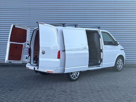 Volkswagen Transporter 2.0TDI 150PK L1H1 Automaat Trekhaak Navi Carplay Sensoren LM velgen ActivLease financial lease
