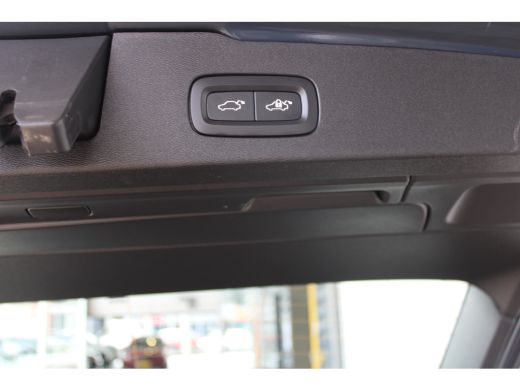 Volvo  V60 2.0 B3 Momentum Business | Trekhaak | Navigatie | Cruise control adaptief | LED koplampen | Clima... ActivLease financial lease