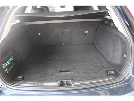 Volvo  V60 2.0 B3 Momentum Business | Trekhaak | Navigatie | Cruise control adaptief | LED koplampen | Clima... ActivLease financial lease