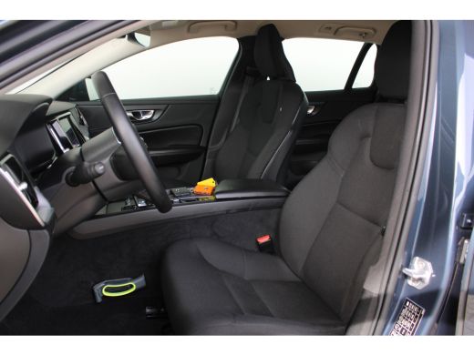 Volvo  V60 2.0 B3 Momentum Business | Trekhaak | Navigatie | Cruise control adaptief | LED koplampen | Clima... ActivLease financial lease