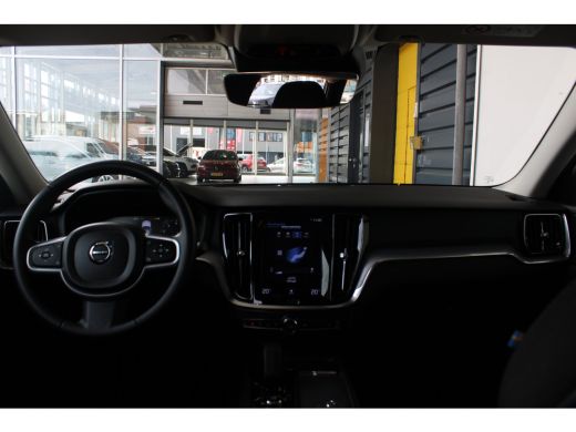 Volvo  V60 2.0 B3 Momentum Business | Trekhaak | Navigatie | Cruise control adaptief | LED koplampen | Clima... ActivLease financial lease