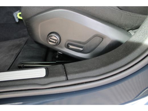 Volvo  V60 2.0 B3 Momentum Business | Trekhaak | Navigatie | Cruise control adaptief | LED koplampen | Clima... ActivLease financial lease