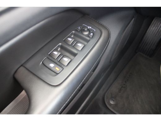 Volvo  V60 2.0 B3 Momentum Business | Trekhaak | Navigatie | Cruise control adaptief | LED koplampen | Clima... ActivLease financial lease