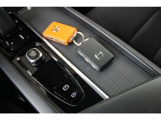 Volvo  V60 2.0 B3 Momentum Business | Trekhaak | Navigatie | Cruise control adaptief | LED koplampen | Clima... ActivLease financial lease