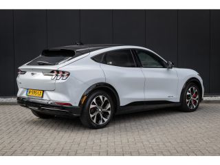 Ford Mustang Mach-E Mach-E AWD 75 kWh | Pano-dak | B&O audio | Standkachel | 360 Camera | Leder | Stuur, Stoel en Voo...