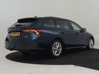 Skoda Octavia Combi 1.0 e-TSI Business Edition | Panoramadak | Elekt. Trekhaak | Lederen Bekleding l Apple carp...