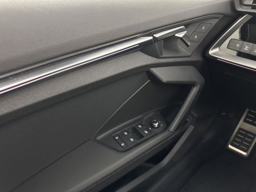 Audi A3 Limousine 35 TFSI S-Line Edition (INCL-BTW) Aut. *PANO | LEATHER-FABRIC | FULL-LED | AMBIENTLIGHT... ActivLease financial lease