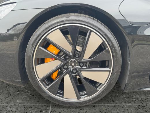 Audi e-tron GT RS 600pk | Assistentiepakket | Panoramadak | Luchtvering en automatische niveauregeling ActivLease financial lease