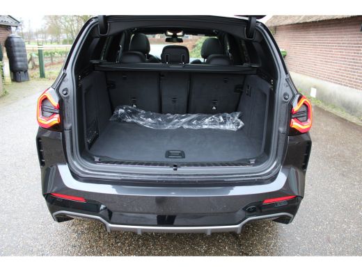 BMW iX3 M-SPORT 80 kWh SOh 100% PANO LEER PILOT ORG NL 23000KM!!! ActivLease financial lease