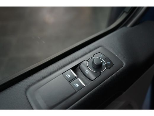 Ford Tourneo Custom Custom 340 2.5 PHEV Sport 233pk | 8 Persoons | Elekt. Trekhaak | Winterpack | 4 jaar garantie ActivLease financial lease