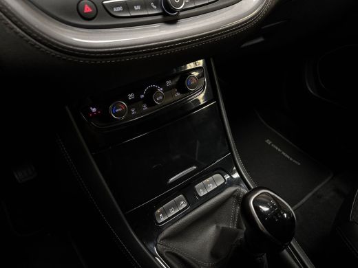 Opel Grandland X 1.2 Turbo Sport (APPLE CARPLAY, GROOT NAVI, CLIMATE, STUUR/STOELVERWARMING, KEYLESS, CAMERA, SPOR... ActivLease financial lease