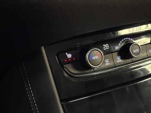 Opel Grandland X 1.2 Turbo Sport (APPLE CARPLAY, GROOT NAVI, CLIMATE, STUUR/STOELVERWARMING, KEYLESS, CAMERA, SPOR... ActivLease financial lease