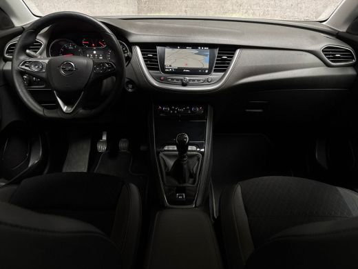 Opel Grandland X 1.2 Turbo Sport (APPLE CARPLAY, GROOT NAVI, CLIMATE, STUUR/STOELVERWARMING, KEYLESS, CAMERA, SPOR... ActivLease financial lease