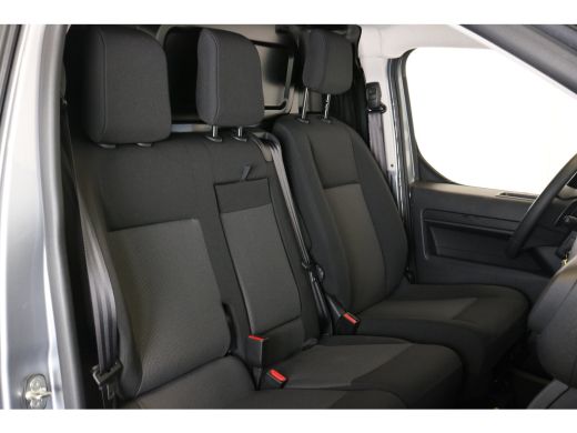 Opel Vivaro L2 177pk Automaat | Navi | Camera | Verw. stoelen | Airco | 3-zitplaatsen | ActivLease financial lease