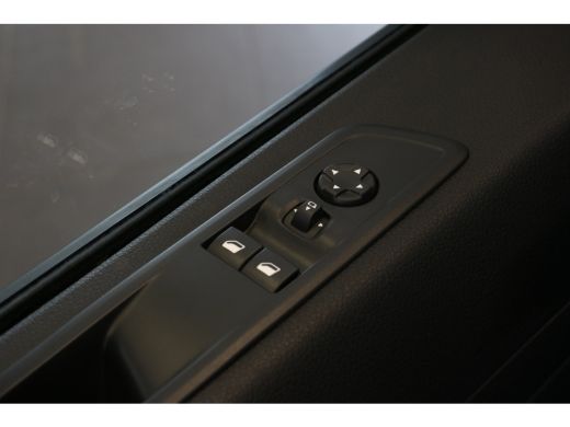 Opel Vivaro L2 177pk Automaat | Navi | Camera | Verw. stoelen | Airco | 3-zitplaatsen | ActivLease financial lease