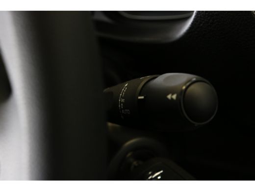 Opel Vivaro L2 177pk Automaat | Navi | Camera | Verw. stoelen | Airco | 3-zitplaatsen | ActivLease financial lease