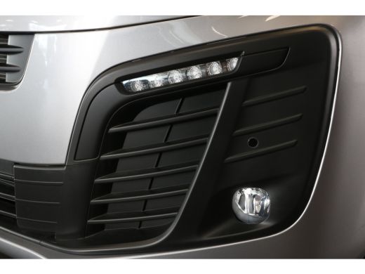 Opel Vivaro L2 177pk Automaat | Navi | Camera | Verw. stoelen | Airco | 3-zitplaatsen | ActivLease financial lease