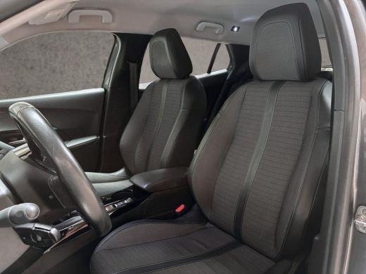 Peugeot 2008 1.2 PureTech Allure Sport (VIRTUAL COCKPIT, APPLE CARPLAY, 360 CAMERA, LEDER, KEYLESS, SPORTSTOEL... ActivLease financial lease