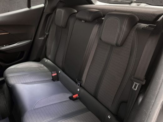 Peugeot 2008 1.2 PureTech Allure Sport (VIRTUAL COCKPIT, APPLE CARPLAY, 360 CAMERA, LEDER, KEYLESS, SPORTSTOEL... ActivLease financial lease