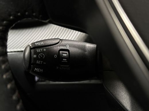 Peugeot 2008 1.2 PureTech Allure Sport (VIRTUAL COCKPIT, APPLE CARPLAY, 360 CAMERA, LEDER, KEYLESS, SPORTSTOEL... ActivLease financial lease