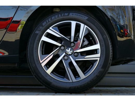 Peugeot 208 1.2 PURETECH 100PK ALLURE PACK / NAVI / CLIMA / LED / PDC / CAMERA / 16" LMV / WINTERPAKKET / 1E ... ActivLease financial lease