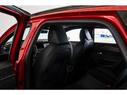 Peugeot 308 GT Plug-in Hybrid 195pk | 360 Vision & Drive Assist Plus Pack | Bekleding Alcantara/kunstleder | ... ActivLease financial lease