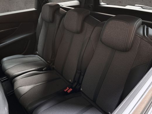 Peugeot 5008 1.2 PureTech Allure Sport 7 Persoons (APPLE CARPLAY, GROOT NAVI, LEDER, 360 CAMERA, SPORTSTOELEN,... ActivLease financial lease