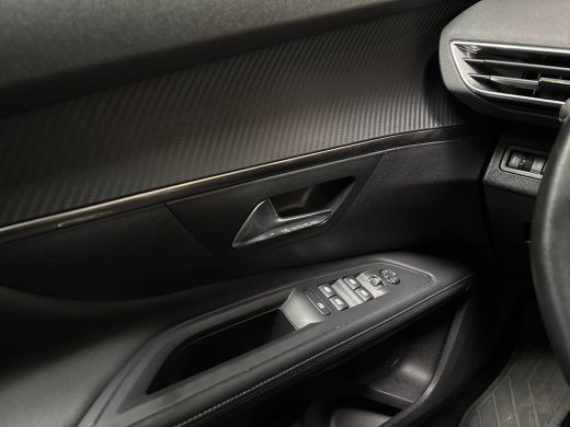 Peugeot 5008 1.2 PureTech Allure Sport 7 Persoons (APPLE CARPLAY, GROOT NAVI, LEDER, 360 CAMERA, SPORTSTOELEN,... ActivLease financial lease