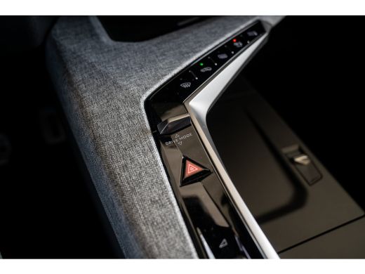 Peugeot e-5008 GT Avantage EV 73kWh 210 | 2 stoelen op derde rij | Achterstoelen verwarmd | Achteruitrijcamera ActivLease financial lease