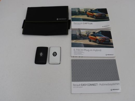 Renault Captur 1.6 E-Tech Plug-in Hybrid 160 Intens | Panoramadak | Cruise Control | Trekhaak | Camera | LED | N... ActivLease financial lease