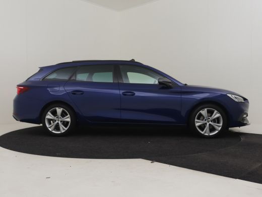 Seat Leon Sportstourer 1.5 eTSI FR Launch Edition 150 Pk DSG/AUTO | Panorama-dak | Trekhaak | Camera | Keyl... ActivLease financial lease