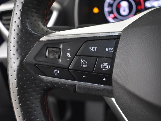 Seat Leon Sportstourer 1.5 eTSI FR Launch Edition 150 Pk DSG/AUTO | Panorama-dak | Trekhaak | Camera | Keyl... ActivLease financial lease