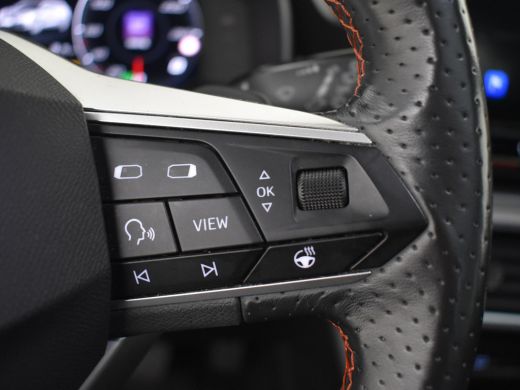 Seat Leon Sportstourer 1.5 eTSI FR Launch Edition 150 Pk DSG/AUTO | Panorama-dak | Trekhaak | Camera | Keyl... ActivLease financial lease