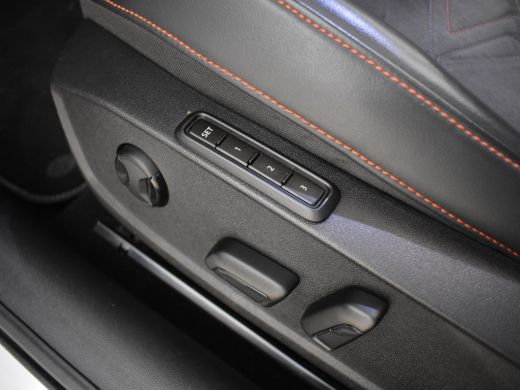 Seat Leon Sportstourer 1.5 eTSI FR Launch Edition 150 Pk DSG/AUTO | Panorama-dak | Trekhaak | Camera | Keyl... ActivLease financial lease