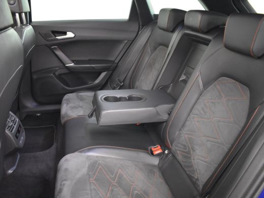 Seat Leon Sportstourer 1.5 eTSI FR Launch Edition 150 Pk DSG/AUTO | Panorama-dak | Trekhaak | Camera | Keyl... ActivLease financial lease