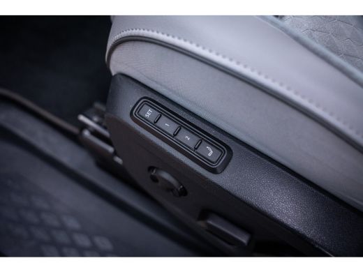 Volkswagen ID. Buzz 1st Max 77kWh | Achteruitrijcamera | Cruise control adaptief | Elektrisch verstelbare stoel(en) m... ActivLease financial lease