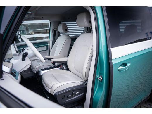 Volkswagen ID. Buzz 1st Max 77kWh | Achteruitrijcamera | Cruise control adaptief | Elektrisch verstelbare stoel(en) m... ActivLease financial lease