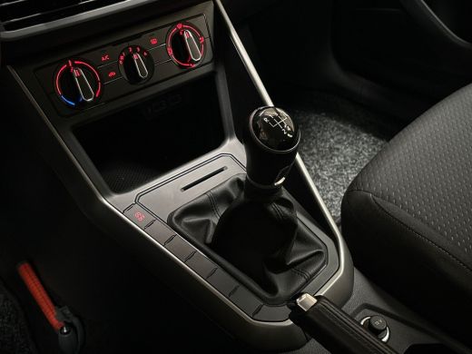 Volkswagen Polo 1.0 Sportline (APPLE CARPLAY, GETINT GLAS, CRUISE, SPORTSTOELEN, ARMSTEUN, NIEUWE APK, NIEUWSTAAT) ActivLease financial lease