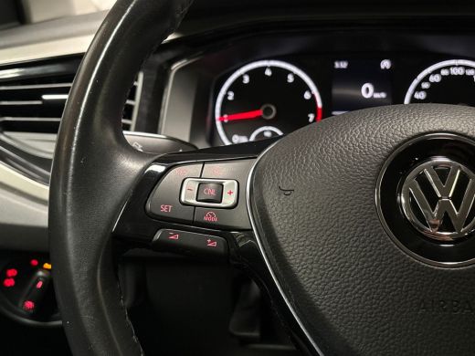 Volkswagen Polo 1.0 Sportline (APPLE CARPLAY, GETINT GLAS, CRUISE, SPORTSTOELEN, ARMSTEUN, NIEUWE APK, NIEUWSTAAT) ActivLease financial lease
