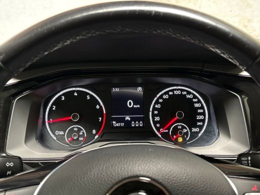 Volkswagen Polo 1.0 Sportline (APPLE CARPLAY, GETINT GLAS, CRUISE, SPORTSTOELEN, ARMSTEUN, NIEUWE APK, NIEUWSTAAT) ActivLease financial lease