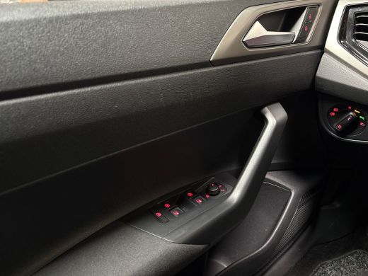 Volkswagen Polo 1.0 Sportline (APPLE CARPLAY, GETINT GLAS, CRUISE, SPORTSTOELEN, ARMSTEUN, NIEUWE APK, NIEUWSTAAT) ActivLease financial lease