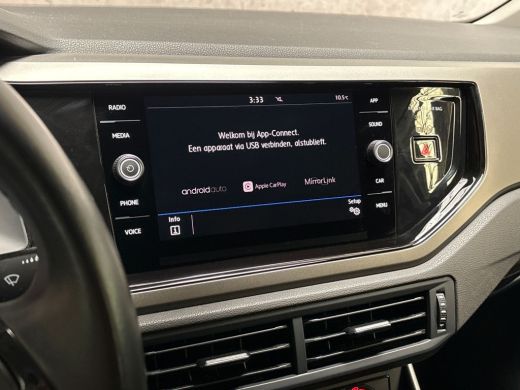Volkswagen Polo 1.0 Sportline (APPLE CARPLAY, GETINT GLAS, CRUISE, SPORTSTOELEN, ARMSTEUN, NIEUWE APK, NIEUWSTAAT) ActivLease financial lease