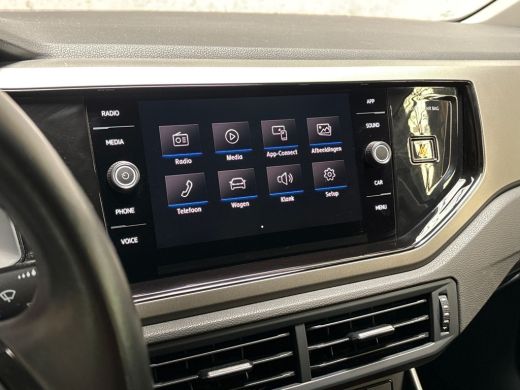 Volkswagen Polo 1.0 Sportline (APPLE CARPLAY, GETINT GLAS, CRUISE, SPORTSTOELEN, ARMSTEUN, NIEUWE APK, NIEUWSTAAT) ActivLease financial lease